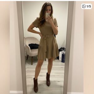 NWT Beautiful faux suede Elizabeth and Nicole pleated mini Tan Belted Dress sz L